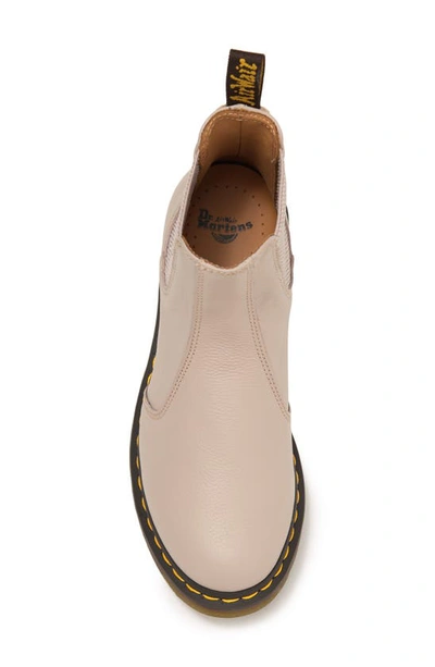 Dr. Martens' Damen 2976 Virginia Leder Chelsea Stiefel In Vintage Taupe Virginia