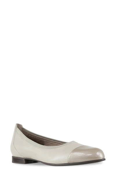 Shop Munro Mila Ballet Flat In Cream Combo