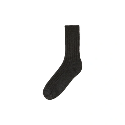 Shop Auralee Cashmere Low Gauge Socks In Charcoal