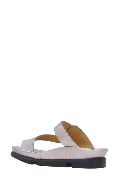 L'amour Des Pieds Alanza Toe Loop Sandal In Champagne