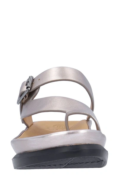 L'amour Des Pieds Alanza Toe Loop Sandal In Champagne