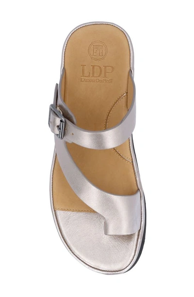 L'amour Des Pieds Alanza Toe Loop Sandal In Champagne