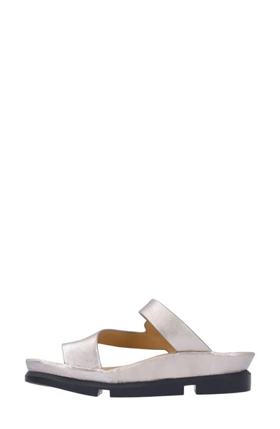 L'amour Des Pieds Alanza Toe Loop Sandal In Champagne