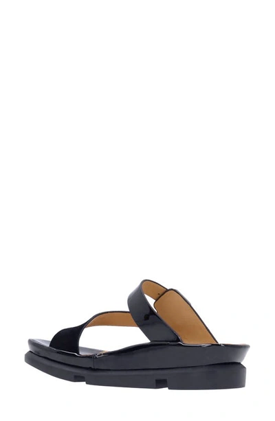 L'amour Des Pieds Alanza Toe Loop Sandal In Black