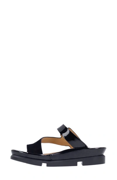 L'amour Des Pieds Alanza Toe Loop Sandal In Black