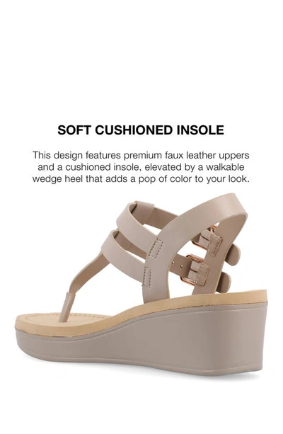 Journee Collection Womens Bianca Wedge Sandals In Taupe