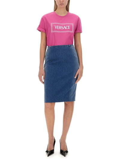 Shop Versace T-shirt With '90s Vintage Logo In Fuchsia