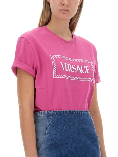 Shop Versace T-shirt With '90s Vintage Logo In Fuchsia