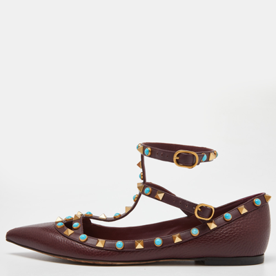 Pre-owned Valentino Garavani Maroon Textured Leather Rolling Rockstud Ankle Strap Flats Size 39 In Burgundy
