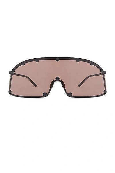 Rick Owens Shielding Sunglasses In Blk Temple & Brown