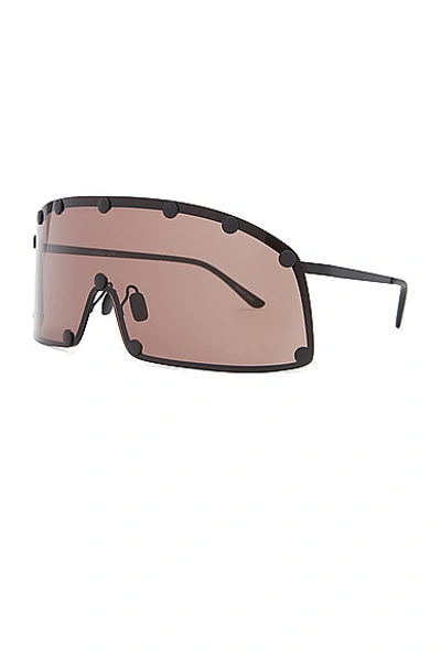 Rick Owens Shielding Sunglasses In Blk Temple & Brown