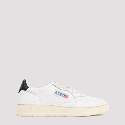 Shop Autry Medalist Leather Low Sneakers 37 In Wht Blk