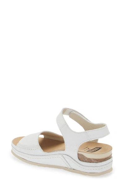 Shop On Foot 250 Madison Platform Sandal In Blanco