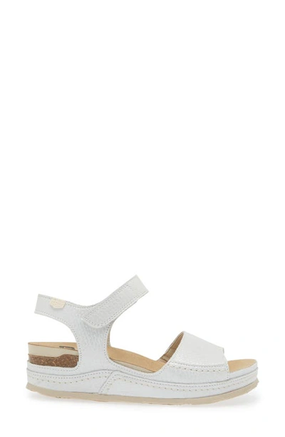 Shop On Foot 250 Madison Platform Sandal In Blanco