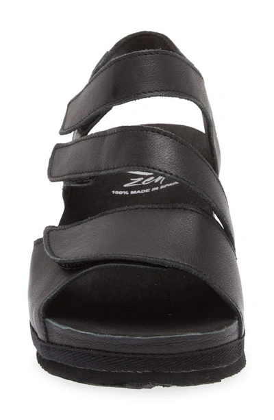 On Foot 206 Austin Platform Sandal In Black