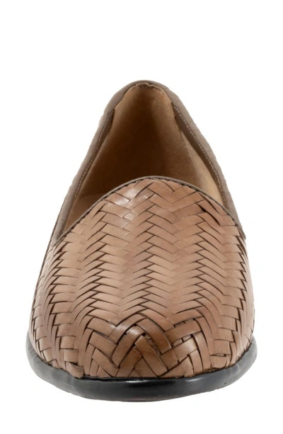 Trotters Liz Iii Flat In Taupe