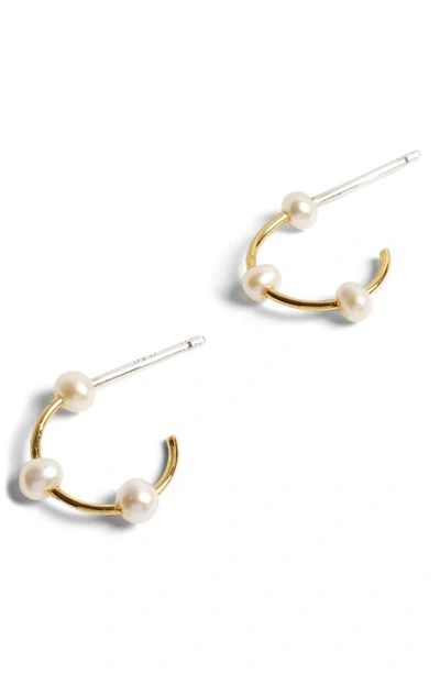 Shop Madewell Demi-fine Freshwater Pearl Hoop Earrings In 14k Gold