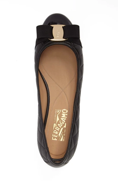 Ferragamo Varina Bow-embellished Patent-leather Ballet Flats In Black Leather