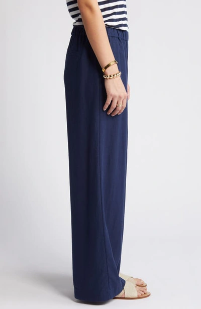 Shop Caslon (r) Wide Leg Pull-on Linen Blend Pants In Navy Blazer