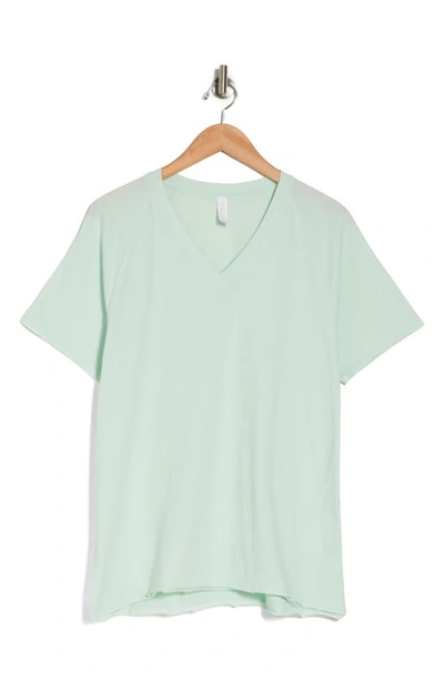 Shop Z By Zella Vintage Wash Relaxed V-neck Tee In Green Glimmer