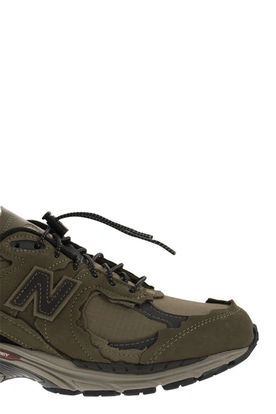 Shop New Balance 2002 - Sneakers Lifestyle In Military Green