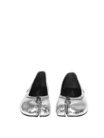 Shop Maison Margiela Tabi Ballerina In Crack Effect Leather In Silver