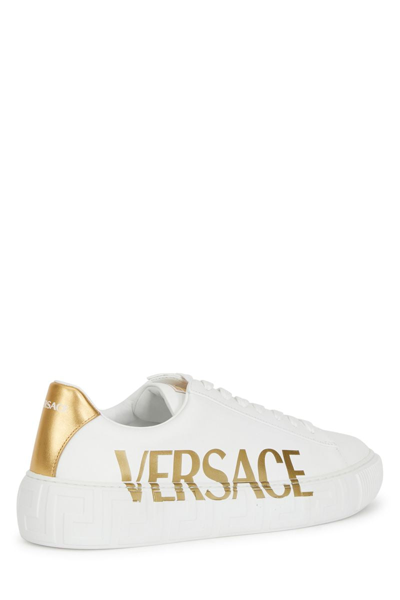 Shop Versace Sneakers In Bianco+oro