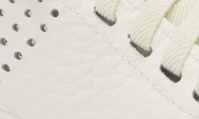 On Foot 30250 Silken Low Top Sneaker In Blanco