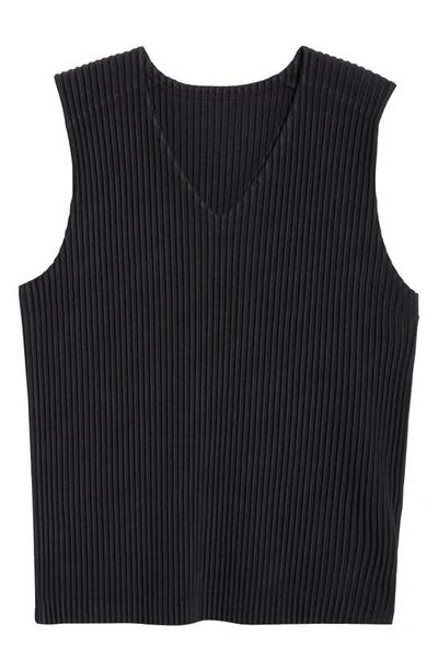 Issey Miyake Basics Pleated Vest In Black