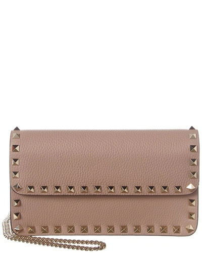 Shop Valentino Rockstud Grainy Leather Wallet On Chain In Beige