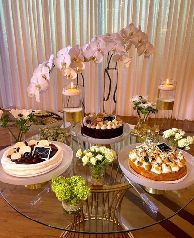 Classic Touch White Glass Cake Plate On Stem, 13.5" D In Gold