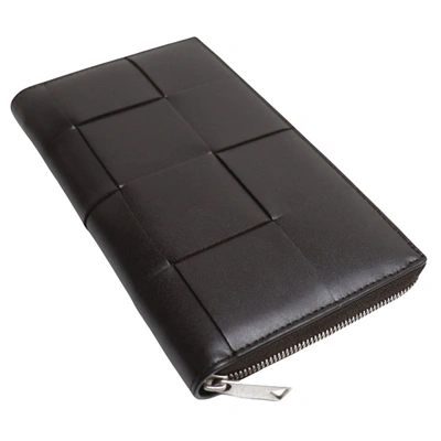 Shop Bottega Veneta Cassette Brown Leather Wallet  ()