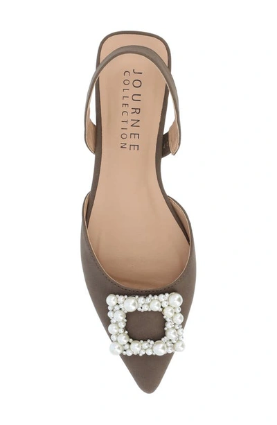 Journee Collection Hannae Flat In Brown