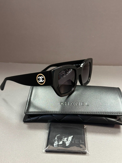 Pre-owned Chanel 5506 C.622/s8 Black Frame Gray Lens Lady Polarized Sunglasses & Case