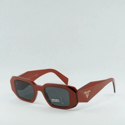 Pre-owned Prada Pr17ws 12n5s0 Orange/black/dark Grey 49-20-145 Sunglasses In Gray