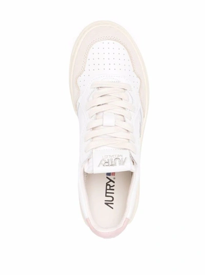 Shop Autry White Medalist Low-top Sneakers In Neutrals