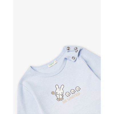 Shop Benetton Branded-print Long-sleeved Organic-cotton T-shirt 1-18 Months In Pale Blue