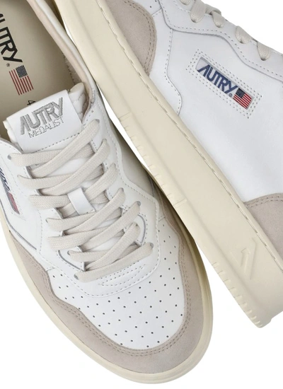 Shop Autry Aulm Ls33 Sneakers In Neutrals