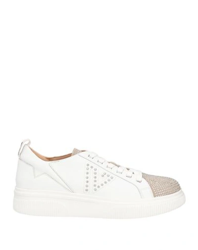 Shop Emanuélle Vee Woman Sneakers White Size 7 Leather