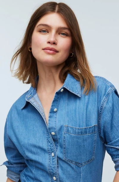 Shop Madewell Fitted Denim Button-up Shirt In Winnset Wash