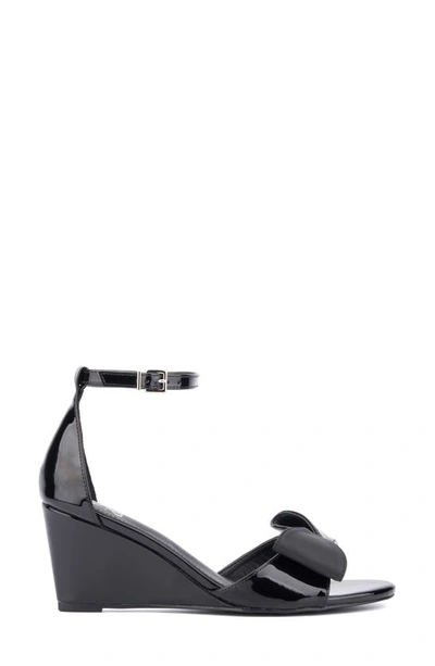 New York And Company Shelby Wedge Sandal In Black Combo