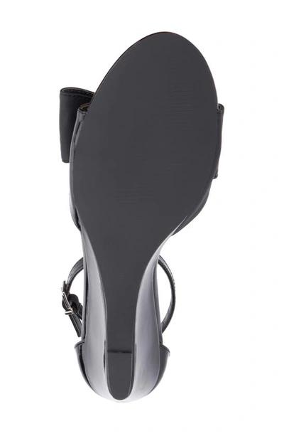 New York And Company Shelby Wedge Sandal In Black Combo
