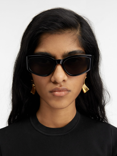 Shop Jacquemus Sunglasses In Nero/giallo Chiaro