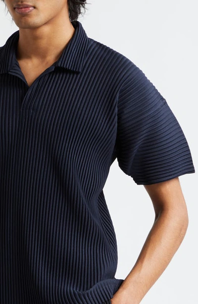 Issey Miyake Basic Pleated Polo Shirt In Navy
