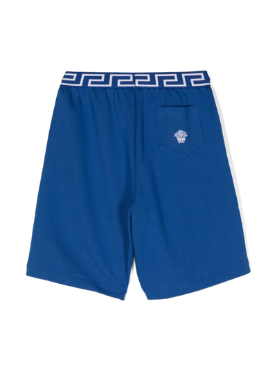 Shop Versace Shorts Con Bordo Greca Kids In Blue