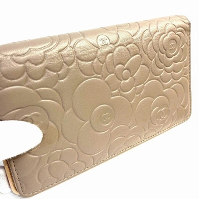Pre-owned Chanel Camellia Beige Leather Wallet  ()