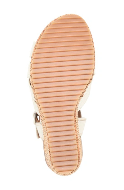 Söfft Carlana Wedge Sandal In Platino