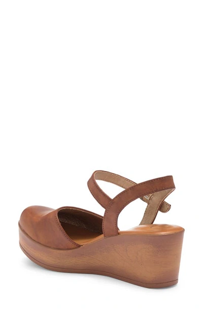 B O C Dalia Platform Clog Sandal In Dark Tan