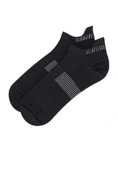 On Ultralight Performance Running No-show Sock In Black & White