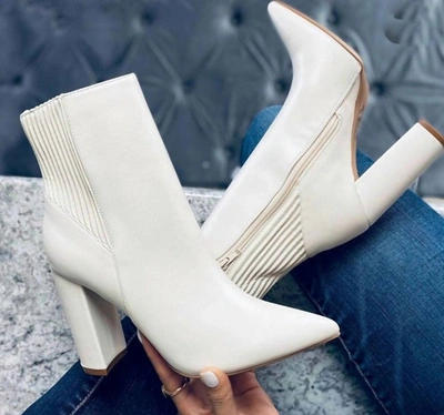Shop Qupid The Queen Of Hearts Stretch Boot In Off-white